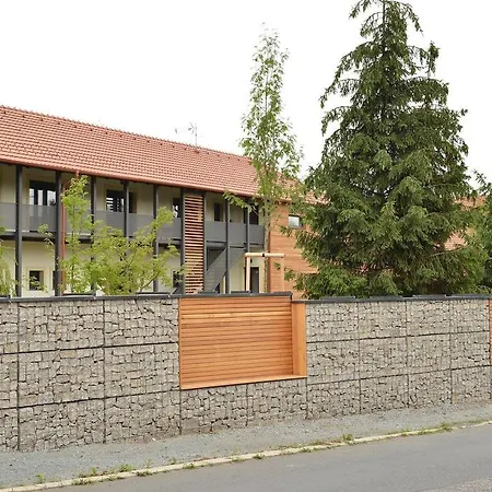 Statek U Prahy Guest house Skvorec